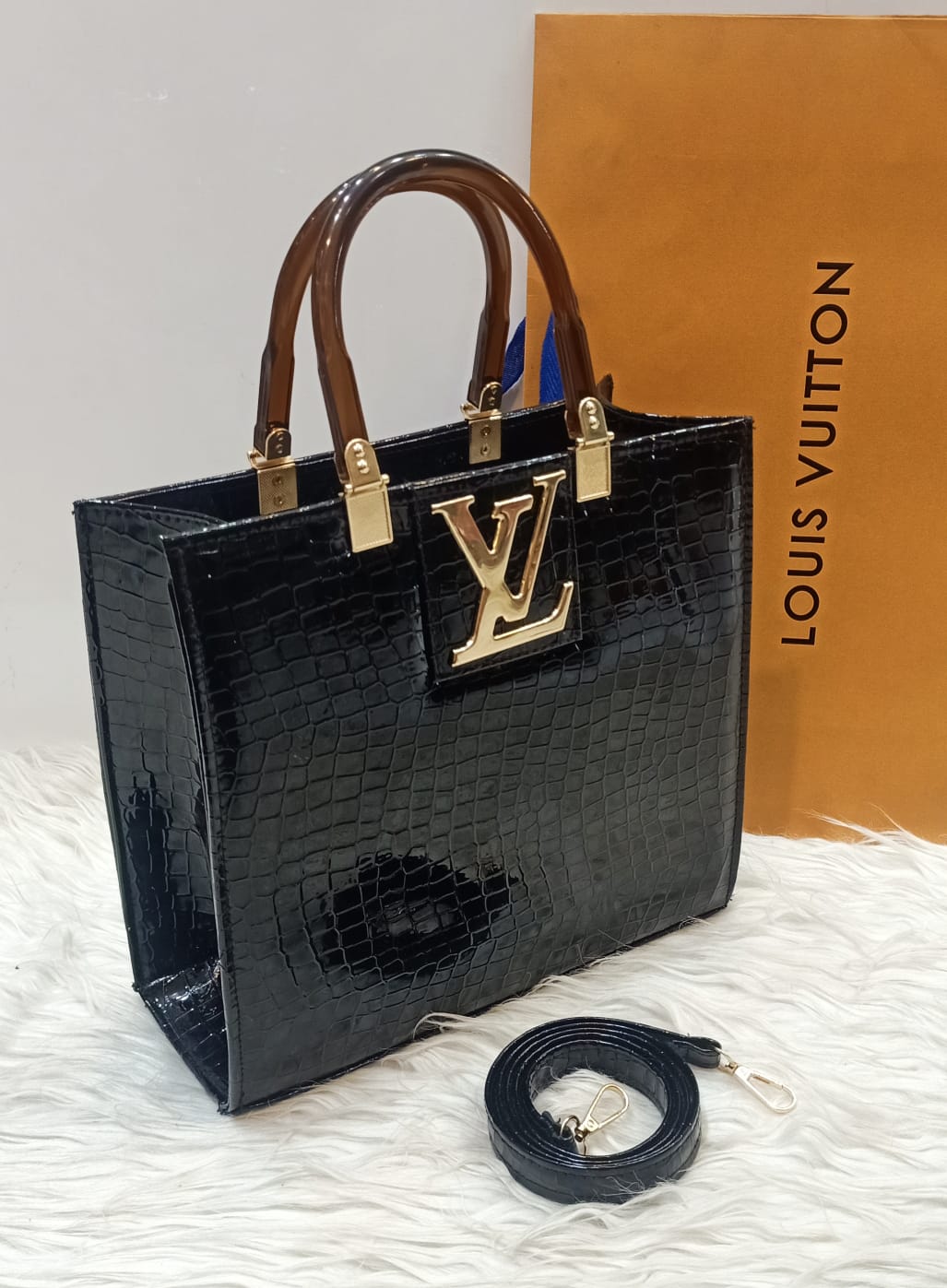 👜 Luxury Black Croc-Texture Handbag – Elegant Designer-Inspired Tote with Gold Hardware